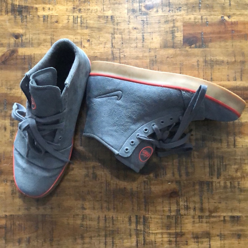 Women’s Nike 6.0 green and orange suede sneaker